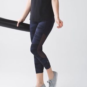 Seek The Heat Navy Camo Crop Leggings Lululemon
